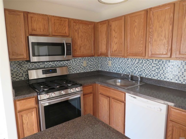 Building Photo - 7207 Catamaran Way