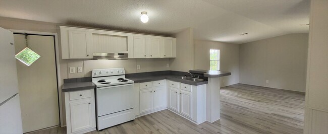 Foto del edificio - 2 Bedroom / 2 Bathroom Single Wide Callahan Mobile Home