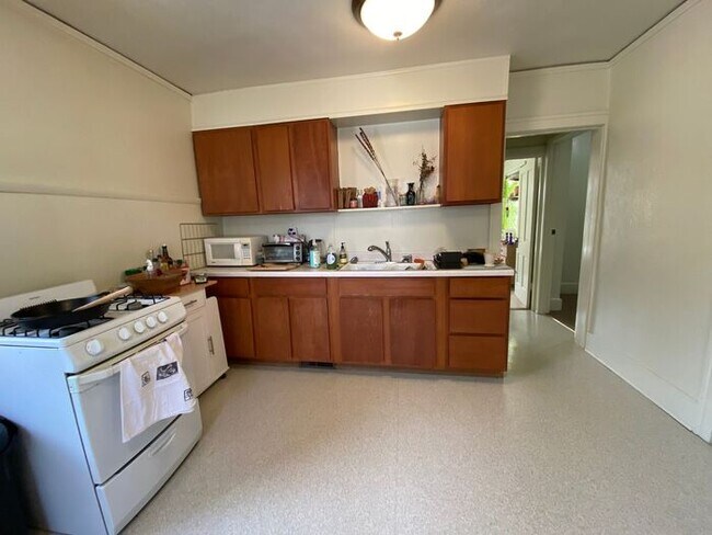 Foto del edificio - $1,300 | 1 Bedroom, 1 Bathroom Duplex | No Pets | Available for an August 12th, 2026 Move In!