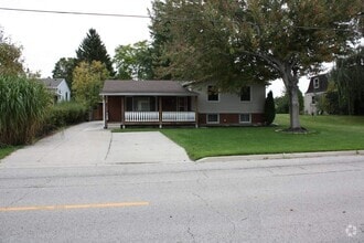 Building Photo - 374 Albert St