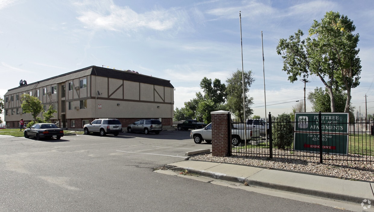 Pinetree Village Apartments Denver Co Apartments Com
