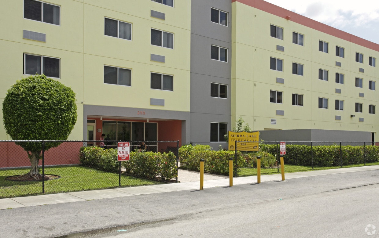 Building Photo - Sierra Lake Apartments