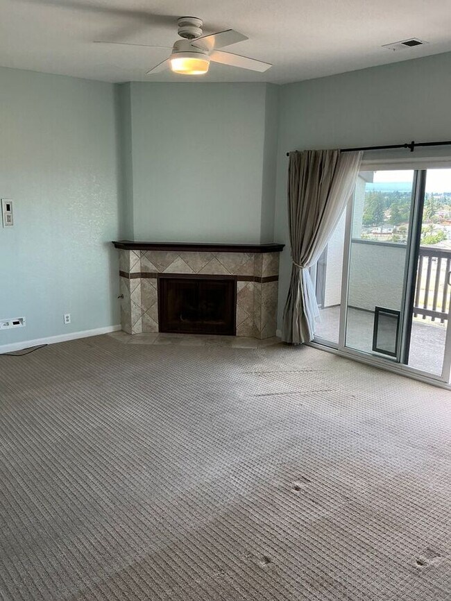 Building Photo - Great 1 bedroom in gated community