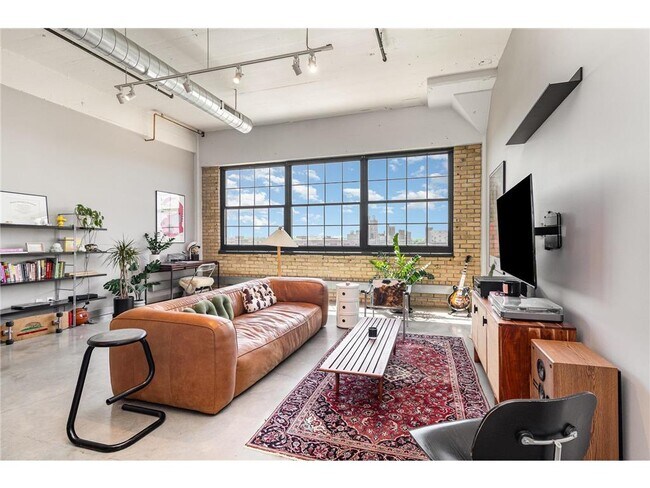 Foto del edificio - 730 Stinson Blvd NE
