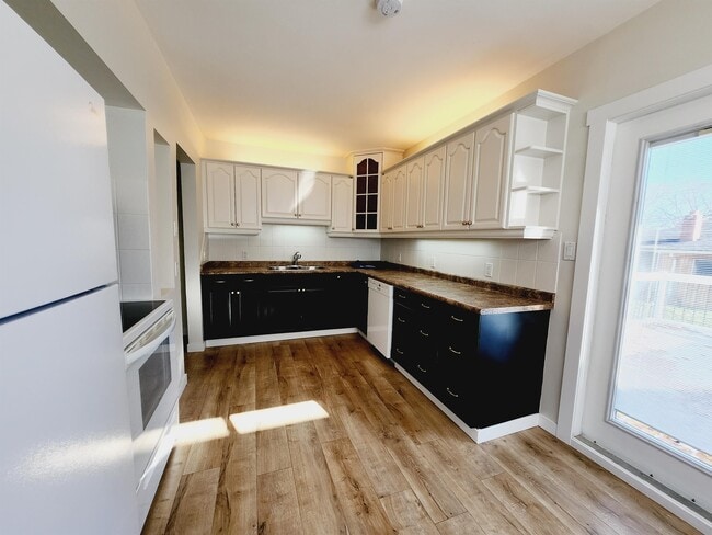 Building Photo - 12925-12117 117 St NW