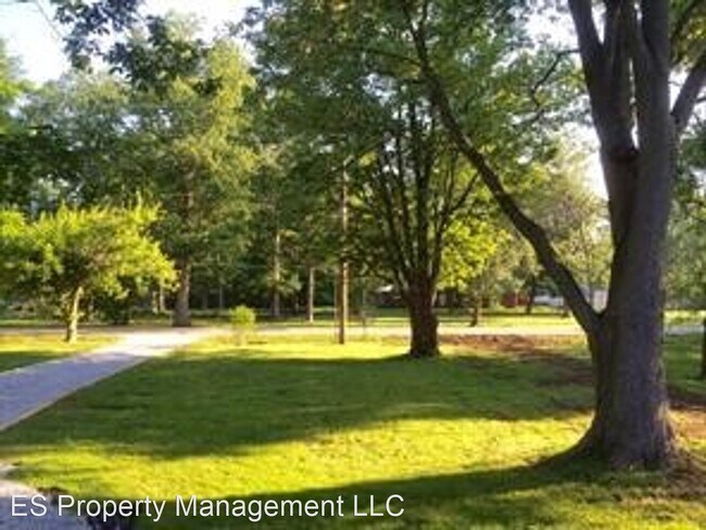Building Photo - 3 br, 2 bath House - 9801 E Southport Rd.