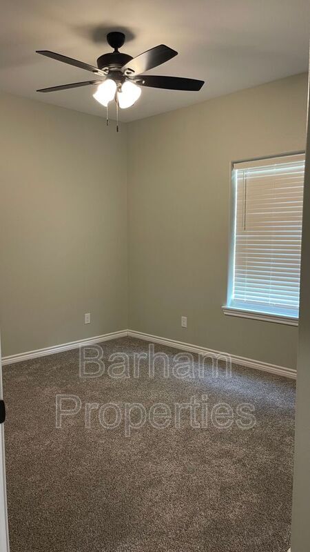 Building Photo - 307 Mackechney St