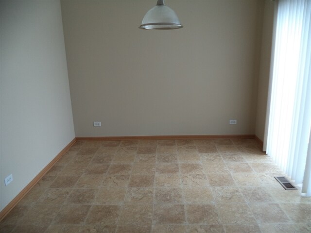 Building Photo - 2228 Ridge Dr