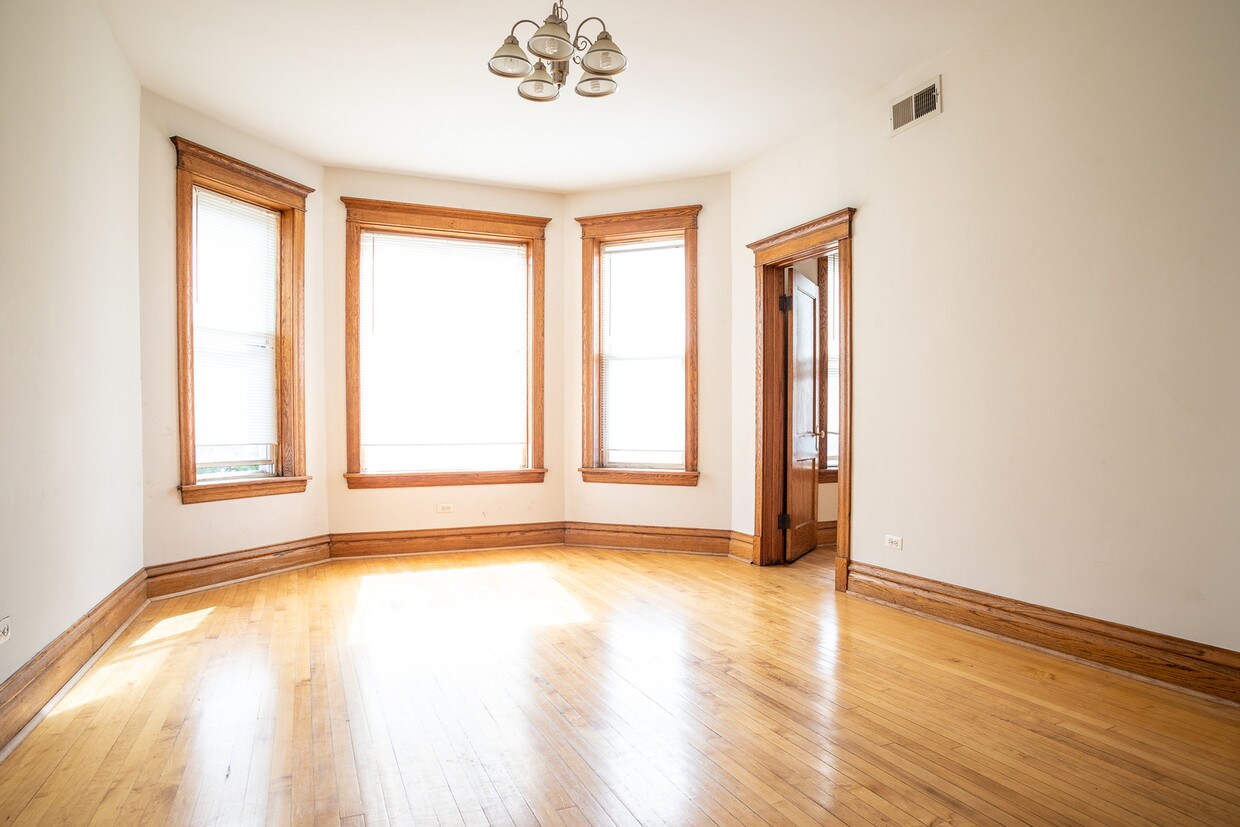 Primary Photo - 3238 W Beach Ave