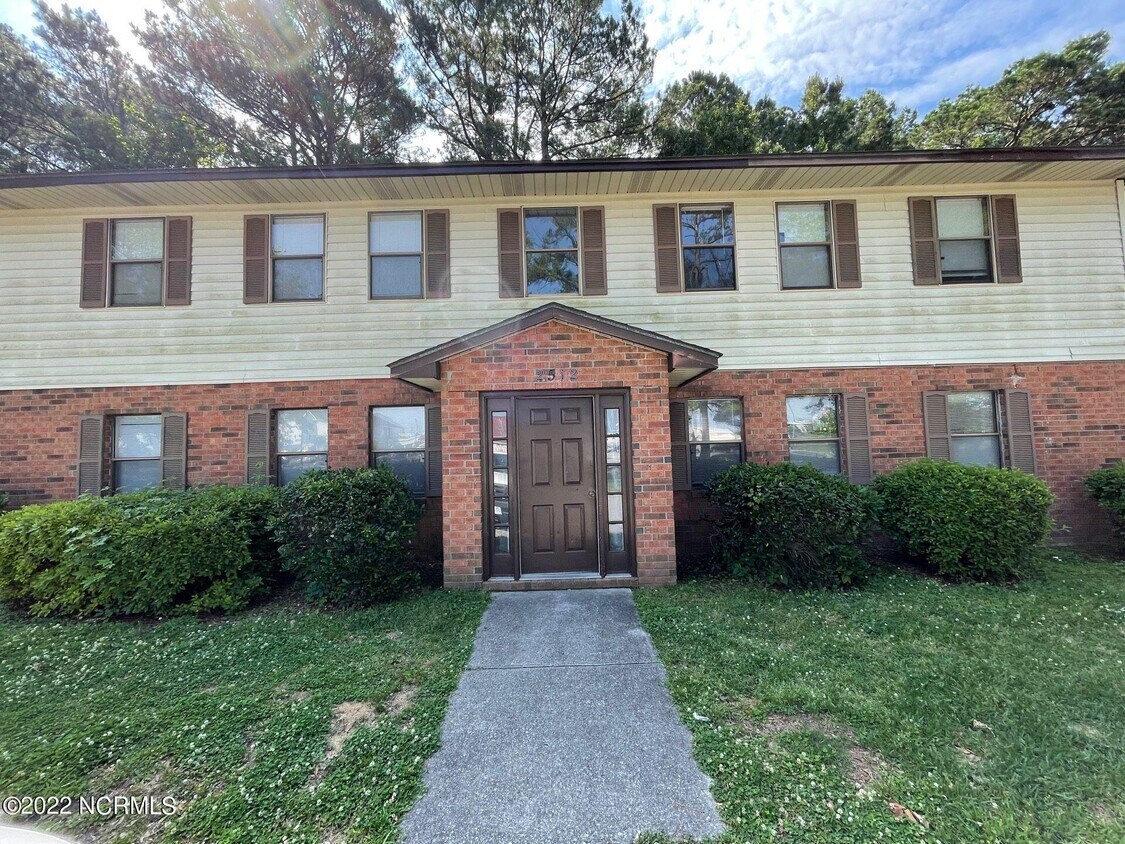 2512 Commerce Rd Unit A, Jacksonville, NC 28546 Room for Rent in
