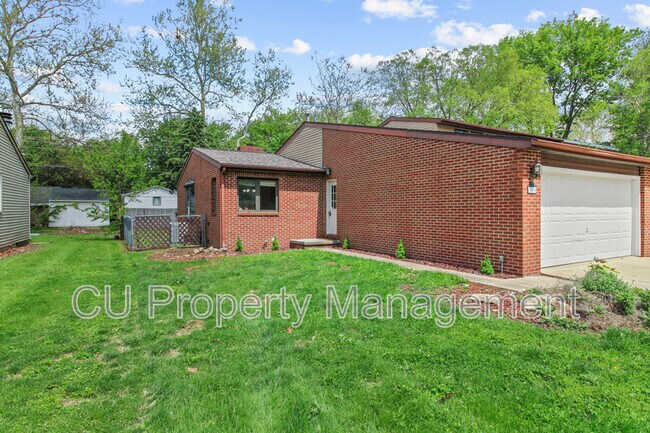 Building Photo - 3304 Halifax Dr