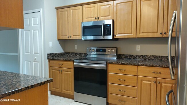 Foto del edificio - 830 Airport Rd