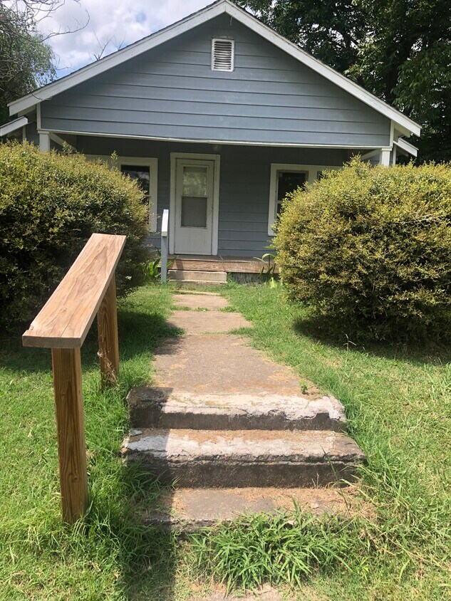 Primary Photo - 2215 N 7th St
