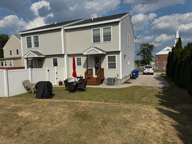 Building Photo - 109 Bowman St