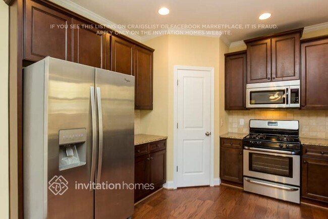 Building Photo - 1313 Invermere Dr SE