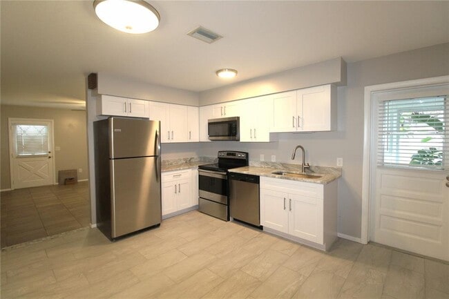 Building Photo - 606 Briarwood Rd