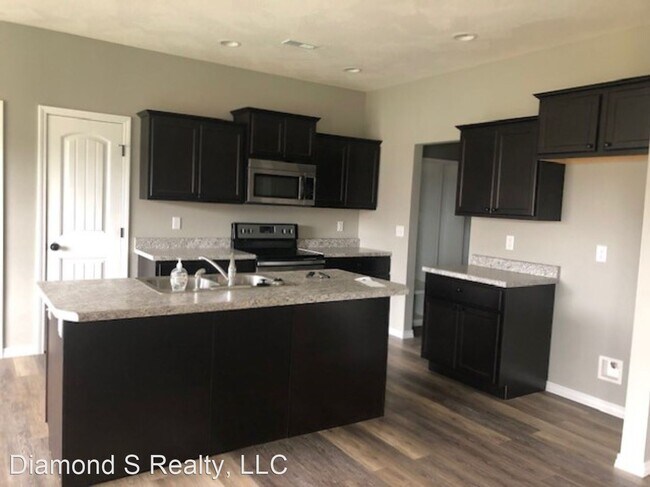 Building Photo - 3 br, 2 bath House - 3102 N Albertha Ave