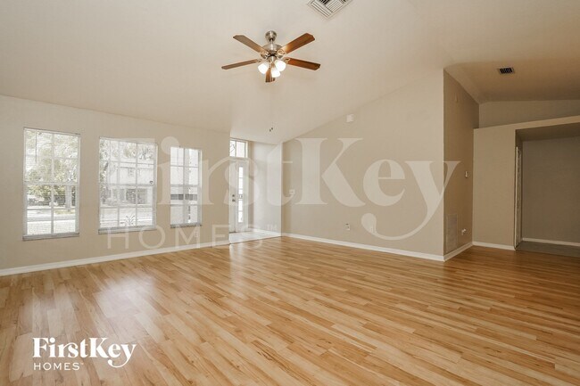 Foto del edificio - 8418 Wren Rd