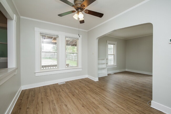 Foto del edificio - Updated 3-bedroom with Garage