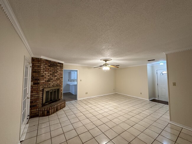 Building Photo - 5900 Larry Dr