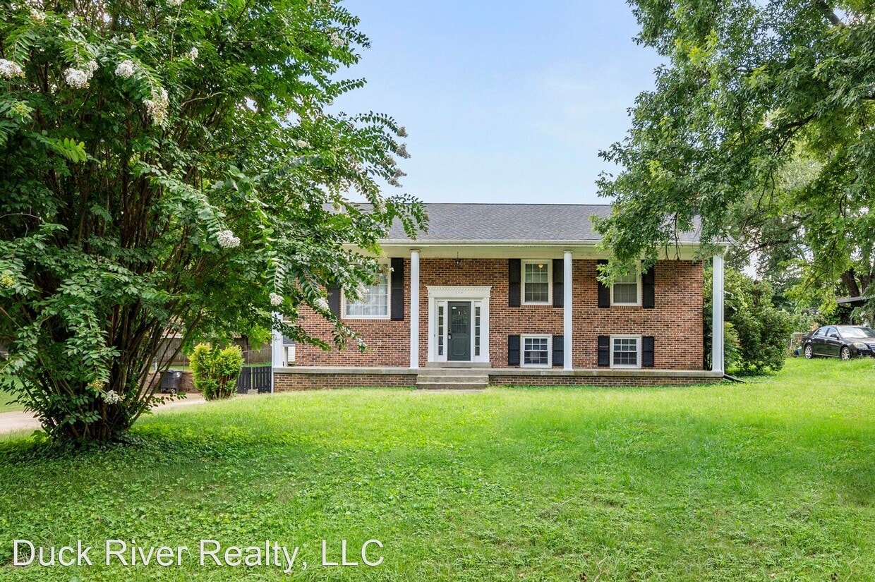 Primary Photo - 4 br, 2.5 bath House - 209 Hampton Rd