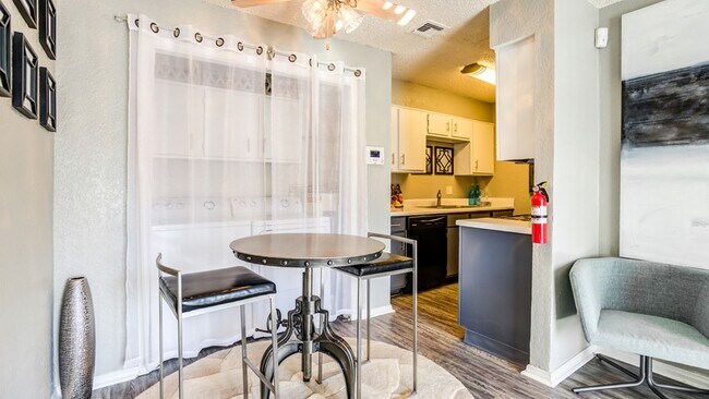 Foto del edificio - The Bryant Apartment Homes