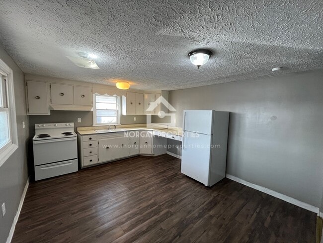 Building Photo - 1210 S 25th St