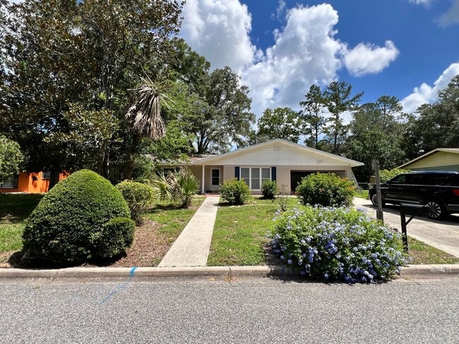 Beautiful 4/2 in Lakewood Estates - Beautiful 4/2 in Lakewood Estates House