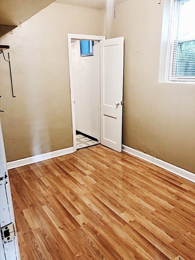 Building Photo - Wonderful 2BD Lower near Kosciuszko Park