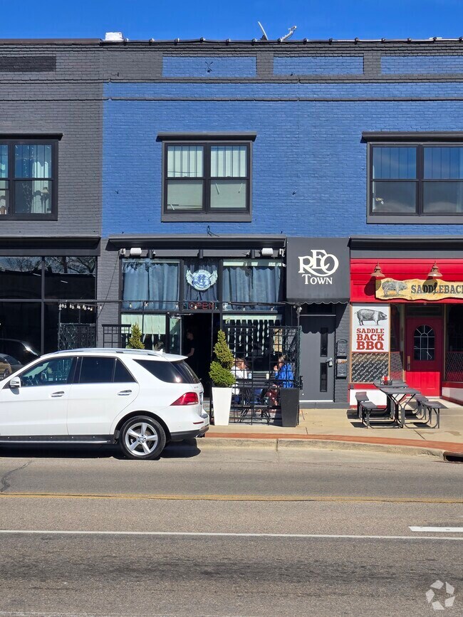 Building Photo - 1145 S Washington Ave