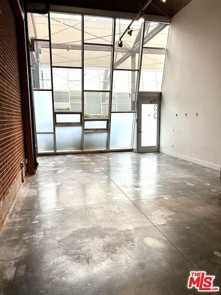 Building Photo - 130 S Hewitt St