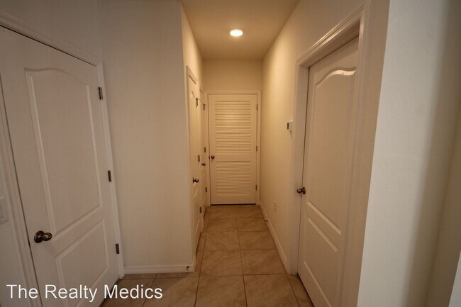 Building Photo - 3 br, 2 bath House - 573 Armoyan Way