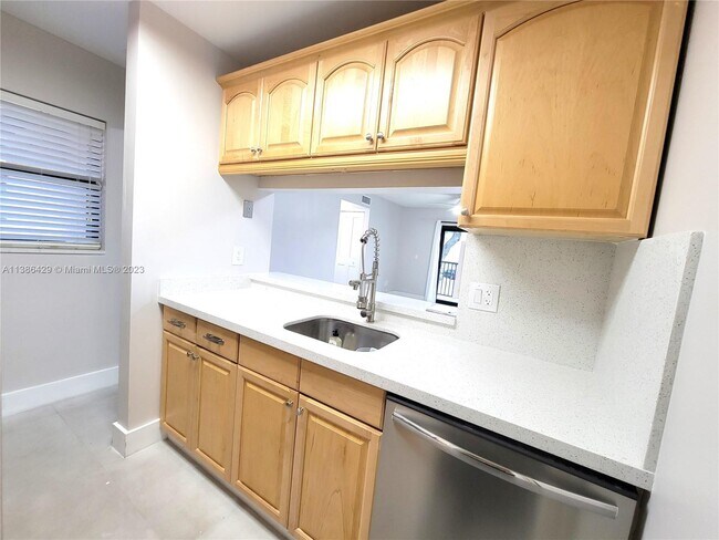 Foto del edificio - 9728 Hammocks Blvd