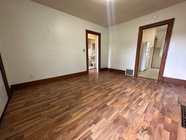 Foto del edificio - 2 bed, 1 bath home for rent in Waterloo