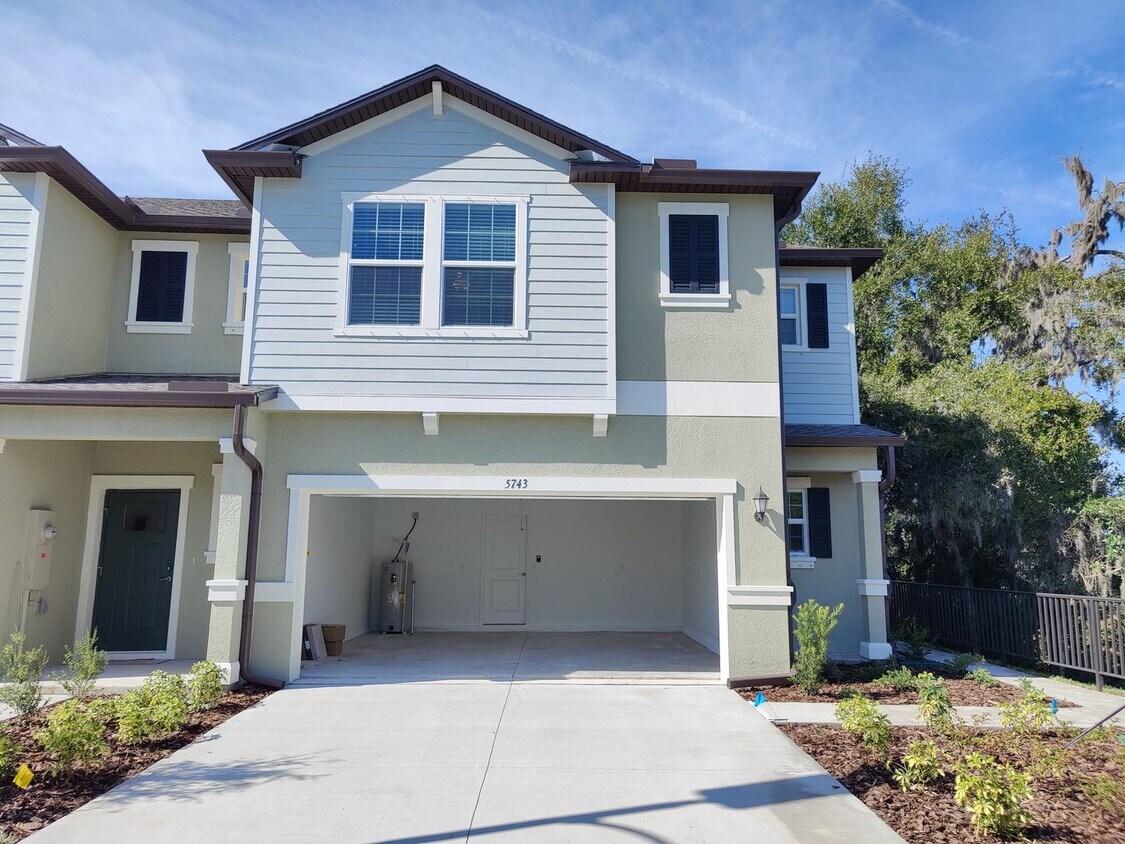 Foto principal - 5743 Hawks Town Way, Lithia, FL 33547