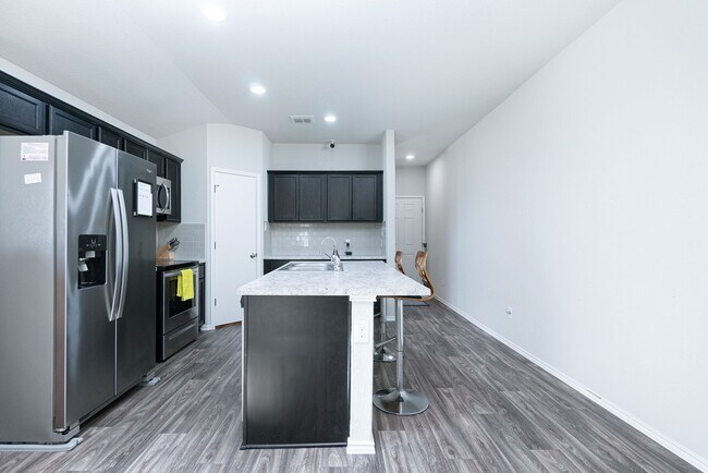 Foto del edificio - 4614 Heathers Cross