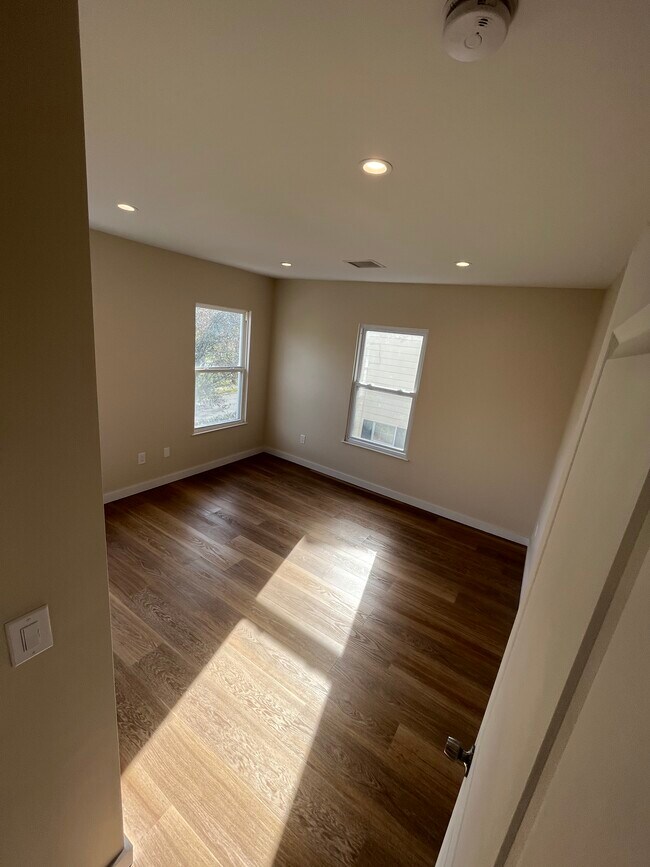 bedroom - 330 Westwood Ave