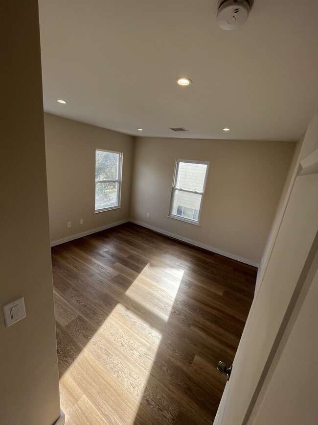 bedroom - 330 Westwood Ave