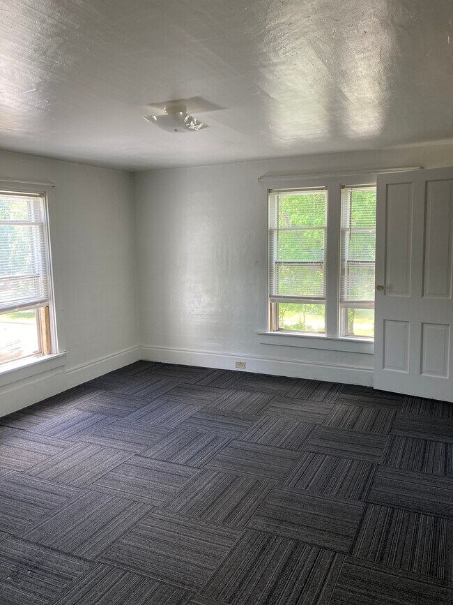 Foto del edificio - 708 W Main St