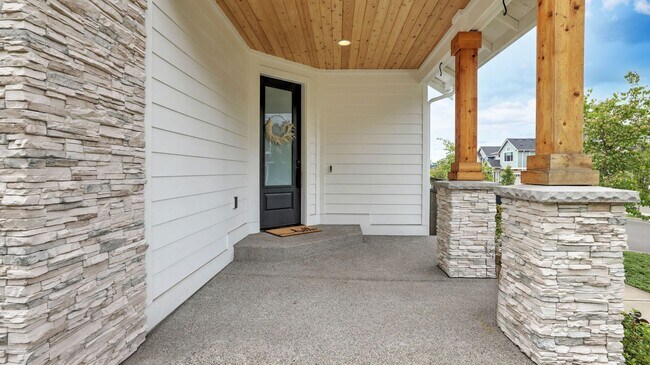 Foto del edificio - Stunning Modern Build Ten Trails!