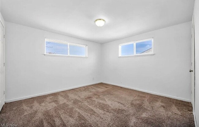Building Photo - 3004-3006 Cromwell Dr