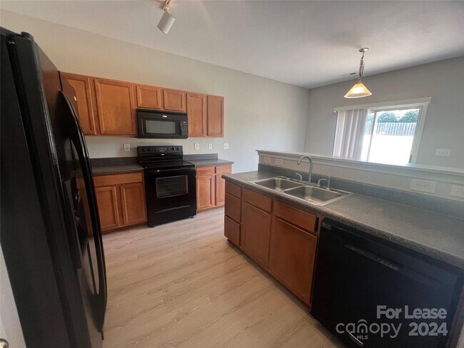 Foto del edificio - 972 Willow Creek Dr