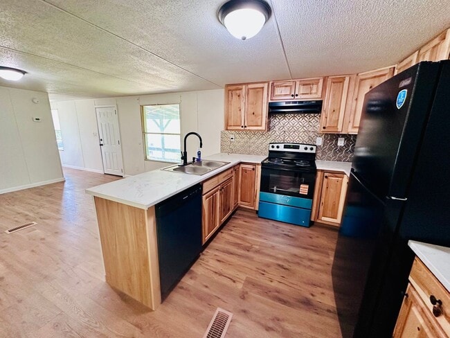 Building Photo - NEW RENTAL LISTING