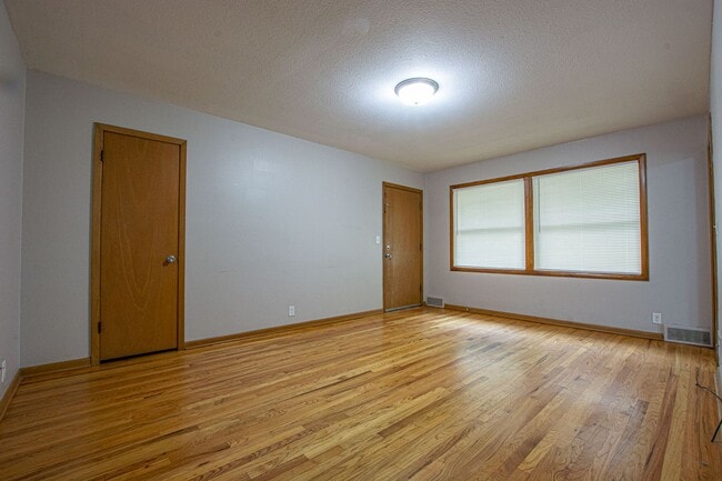 Photo - 2 Bedroom / 1 Bath Duplex with Washer/Dryer House