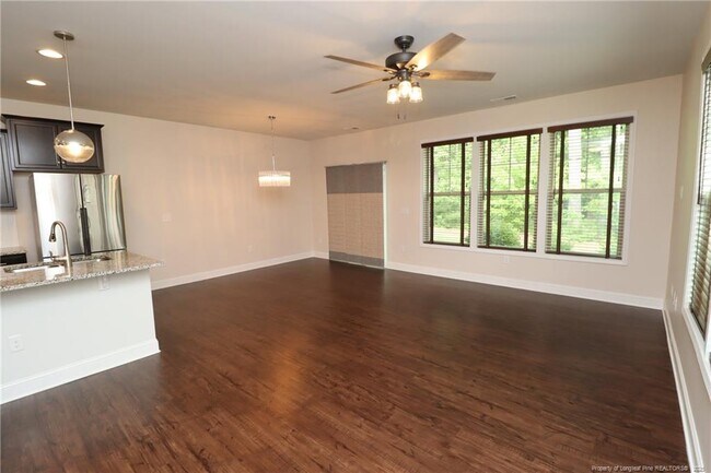 Foto del edificio - 1103 Compass Dr