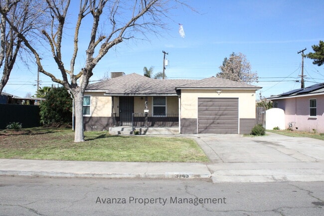 Building Photo - Fresno Mayfair District - 4 Bedroom Home  1 Year Lease