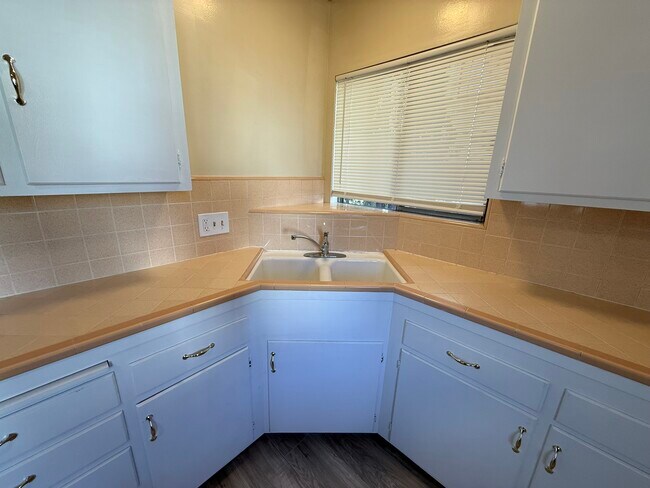 Foto del edificio - 330 E Fairview Ave