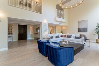 Building Photo - 8602 E Vista Del Lago