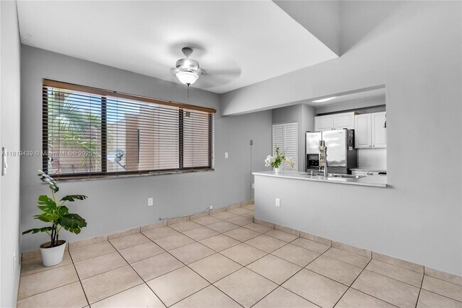 Foto del edificio - 341 W Park Dr