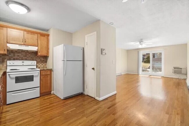Foto del edificio - 75 Waldemar Avenue #201